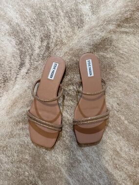 BRAND NEW - Steve Madden Sandal Size 8